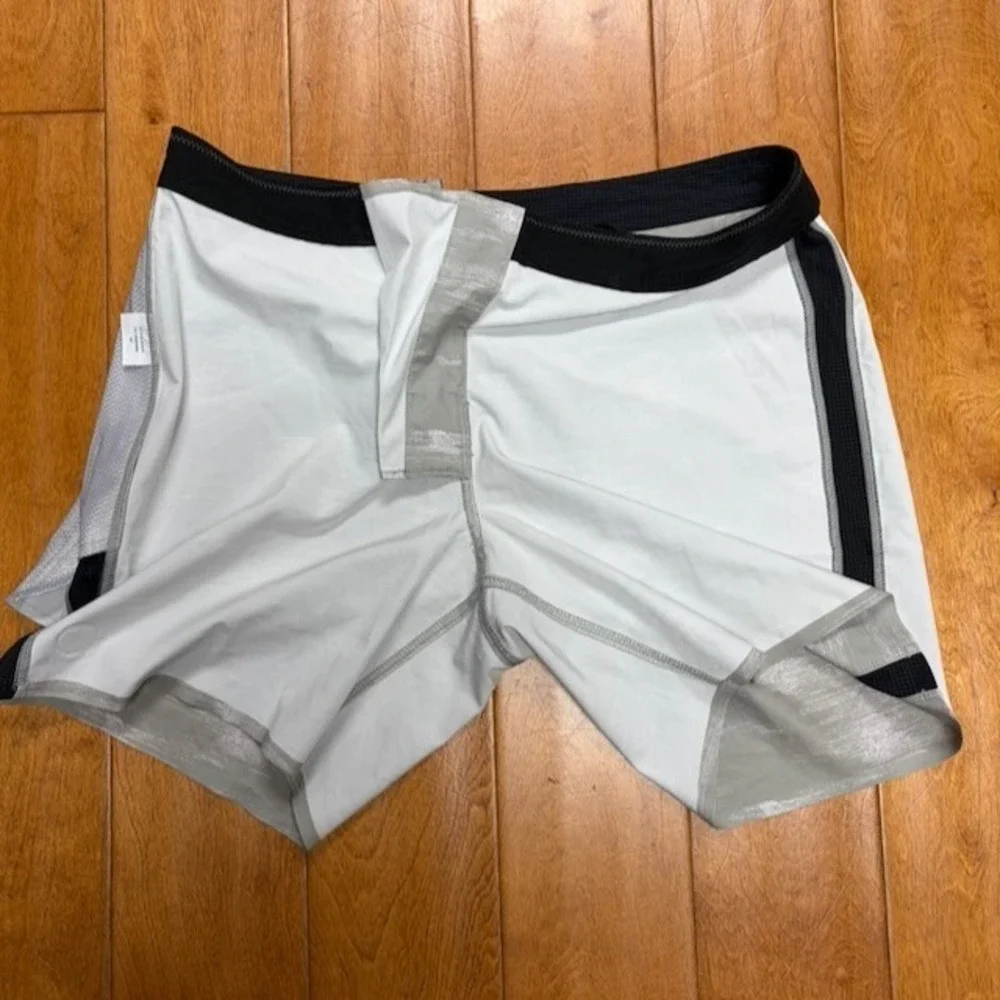Vuori Swim Trunks Mens 30 Green Board Shorts Drawstring V374 Logo Summer Beach